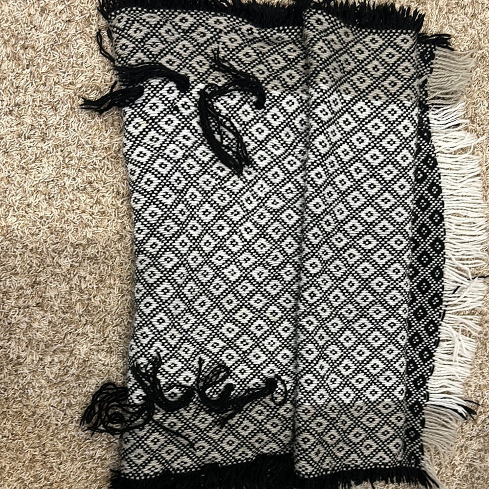 Chic Black and White Diamond Pattern Blanket